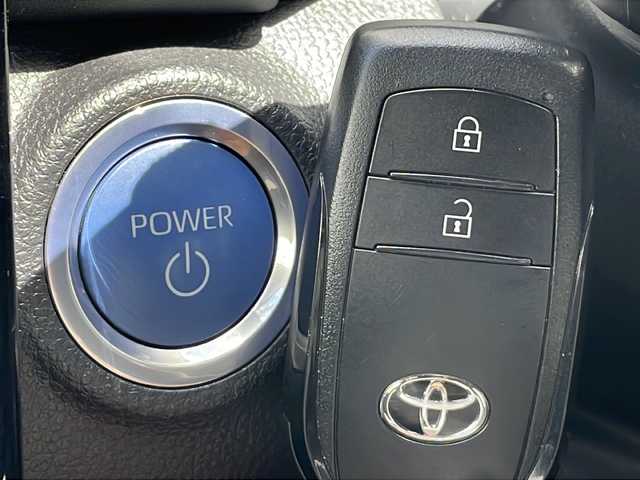 トヨタ アクア Z 三重県 2022(令4)年 4.5万km プラチナホワイトパールマイカ 純正１０．５型ナビ　/全周囲カメラ　/アドバンスドパーク　/ＡＣ１００Ｖ電源　/USB-タイプC給電ポート/ＨＵＤ　/純正ビルトインＥＴＣ２．０　/社外前後ドライブレコーダー　/衝突軽減システム　/レーンキープアシスト　/追従走行　/BSM/電動格納ミラー/禁煙車