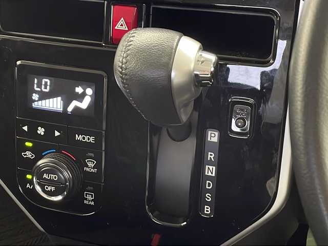 トヨタ タンク カスタムG S 千葉県 2017(平29)年 4.5万km ブラックマイカメタリック 衝突被害軽減システム/横滑り防止装置/純正大型SDナビ/　（Bluetooth/CD/DVD/フルセグTV）/ミュージックサーバー（SD)/純正ETC/クルーズコントロール/両側パワースライドドア/純正フロアマット/パワーステアリング/パワーウィンドウ/アイドリングストップ/ロールサンシェード/プッシュボタン/オートライト/純正14インチアルミホイール