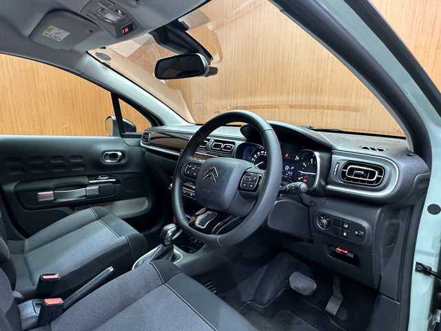 シトロエン Ｃ３ シャイン 千葉県 2018(平30)年 3.6万km ＬグリーンⅡ ナビ　/バックカメラ　/クルーズコントロール　/衝突軽減Ｂ　/レーンキープアシスト　/純正１６インチＡＷ　/オートライト　/ハロゲンヘッドライト　/ＥＴＣ　/電動格納ミラー