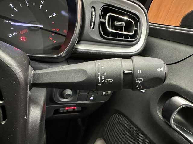 シトロエン Ｃ３ シャイン 千葉県 2018(平30)年 3.6万km ＬグリーンⅡ ナビ　/バックカメラ　/クルーズコントロール　/衝突軽減Ｂ　/レーンキープアシスト　/純正１６インチＡＷ　/オートライト　/ハロゲンヘッドライト　/ＥＴＣ　/電動格納ミラー