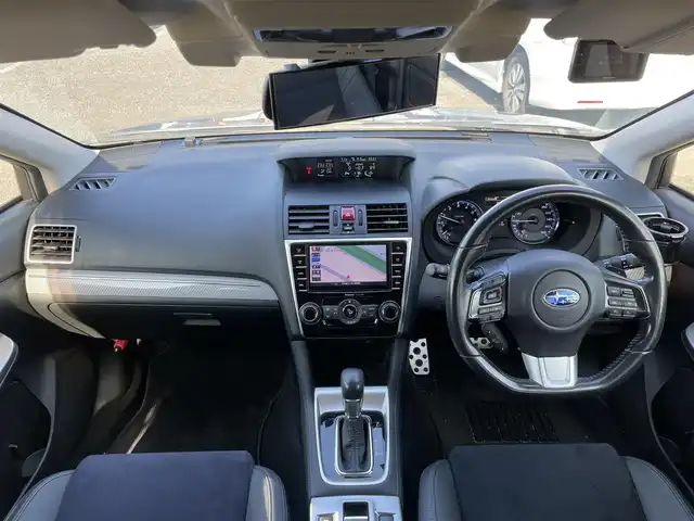 スバル レヴォーグ 2．0GT－S アイサイト 道央・札幌 2016(平28)年 8.2万km アイスシルバーメタリック ４WD/純正SDナビ/AM/FM/BT/SD/CD/DVD/フルセグ/アイサイト/衝突被害軽減ブレーキ/横滑り防止装置/レーダークルーズコントロール/レーンキープアシスト/ヒルアシストコントロール/ブラインドスポットモニター/バックカメラ/サイドカメラ/ビルトインETC/ドライブレコーダー/前席パワーシート/ハーフレザーシート/革巻きステアリング/ステアリングリモコン/パドルシフト/電動パーキング/MTモード付AT/プッシュスタート/スマートキー/LEDヘッドライト/オートライト/オートマチックハイビーム/フォグランプ/電動格納ミラー/ウィンカーミラー/純正フロアマット/ドアバイザー/スペアキー