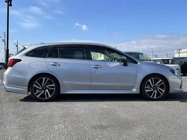 スバル レヴォーグ 2．0GT－S アイサイト 道央・札幌 2016(平28)年 8.2万km アイスシルバーメタリック ４WD/純正SDナビ/AM/FM/BT/SD/CD/DVD/フルセグ/アイサイト/衝突被害軽減ブレーキ/横滑り防止装置/レーダークルーズコントロール/レーンキープアシスト/ヒルアシストコントロール/ブラインドスポットモニター/バックカメラ/サイドカメラ/ビルトインETC/ドライブレコーダー/前席パワーシート/ハーフレザーシート/革巻きステアリング/ステアリングリモコン/パドルシフト/電動パーキング/MTモード付AT/プッシュスタート/スマートキー/LEDヘッドライト/オートライト/オートマチックハイビーム/フォグランプ/電動格納ミラー/ウィンカーミラー/純正フロアマット/ドアバイザー/スペアキー