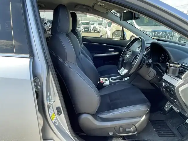 スバル レヴォーグ 2．0GT－S アイサイト 道央・札幌 2016(平28)年 8.2万km アイスシルバーメタリック ４WD/純正SDナビ/AM/FM/BT/SD/CD/DVD/フルセグ/アイサイト/衝突被害軽減ブレーキ/横滑り防止装置/レーダークルーズコントロール/レーンキープアシスト/ヒルアシストコントロール/ブラインドスポットモニター/バックカメラ/サイドカメラ/ビルトインETC/ドライブレコーダー/前席パワーシート/ハーフレザーシート/革巻きステアリング/ステアリングリモコン/パドルシフト/電動パーキング/MTモード付AT/プッシュスタート/スマートキー/LEDヘッドライト/オートライト/オートマチックハイビーム/フォグランプ/電動格納ミラー/ウィンカーミラー/純正フロアマット/ドアバイザー/スペアキー