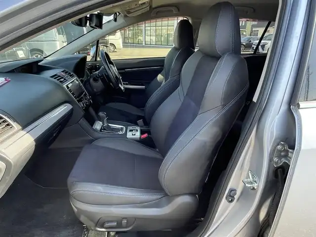 スバル レヴォーグ 2．0GT－S アイサイト 道央・札幌 2016(平28)年 8.2万km アイスシルバーメタリック ４WD/純正SDナビ/AM/FM/BT/SD/CD/DVD/フルセグ/アイサイト/衝突被害軽減ブレーキ/横滑り防止装置/レーダークルーズコントロール/レーンキープアシスト/ヒルアシストコントロール/ブラインドスポットモニター/バックカメラ/サイドカメラ/ビルトインETC/ドライブレコーダー/前席パワーシート/ハーフレザーシート/革巻きステアリング/ステアリングリモコン/パドルシフト/電動パーキング/MTモード付AT/プッシュスタート/スマートキー/LEDヘッドライト/オートライト/オートマチックハイビーム/フォグランプ/電動格納ミラー/ウィンカーミラー/純正フロアマット/ドアバイザー/スペアキー