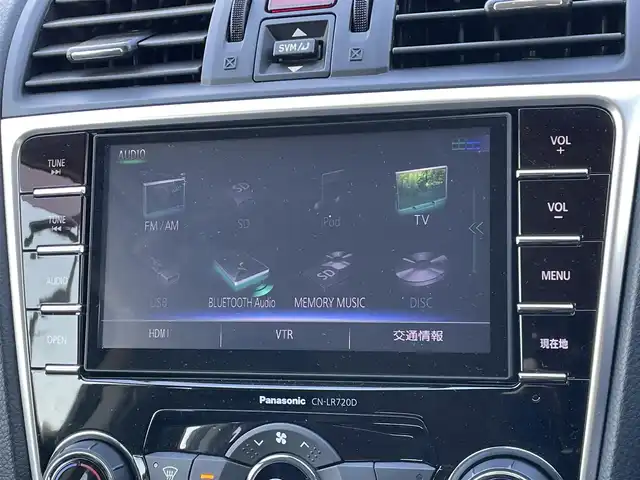 スバル レヴォーグ 2．0GT－S アイサイト 道央・札幌 2016(平28)年 8.2万km アイスシルバーメタリック ４WD/純正SDナビ/AM/FM/BT/SD/CD/DVD/フルセグ/アイサイト/衝突被害軽減ブレーキ/横滑り防止装置/レーダークルーズコントロール/レーンキープアシスト/ヒルアシストコントロール/ブラインドスポットモニター/バックカメラ/サイドカメラ/ビルトインETC/ドライブレコーダー/前席パワーシート/ハーフレザーシート/革巻きステアリング/ステアリングリモコン/パドルシフト/電動パーキング/MTモード付AT/プッシュスタート/スマートキー/LEDヘッドライト/オートライト/オートマチックハイビーム/フォグランプ/電動格納ミラー/ウィンカーミラー/純正フロアマット/ドアバイザー/スペアキー