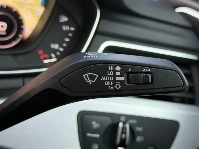 アウディ Ａ５ SB2．0TFSI Q スポーツ 愛知県 2017(平29)年 2万km グレイシアホワイトメタリック /正規ディーラー車//禁煙車//7速Sトロニック//Sラインパッケージ//マトリクスLED//バーチャルコックピット//MMIナビ//フルセグ/BT/CD/DVD/MSV/SD/USB/AUX//バックカメラ//ETC2.0//前後ドライブレコーダー//ハーフレザーシート//パワーシート//ランバーサポート//シートヒーター//電動リアゲート//アウディプレセンス//アクティブレーンアシスト//渋滞アシスト//レーダークルーズコントロール//パーキングエイド//エフィシエンシアシスト//アウディドライブセレクト//Efficiency/Comfort/Dynamic/Individual//ESC//パドルシフト//MTモード付きAT//純正18インチアルミホイール//スピードリミッター//アイドリングストップ//シーケンシャルウィンカー//ハイビームアシスト//リアフォグランプ//デイライムランニングライト//オールウェザーライト//カミング・リービングホームライト//プッシュスタート//スペアスマートキー//革巻きステアリング//ステアリングリモコン//チルト＆テレスコピックステアリング//純正フロアマット//トノカバー//レインセンサー//オートリトラクタブルウィンカーミラー//保証書/取扱説明書//D記録簿H30.R1.5.6