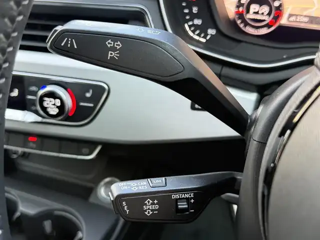 アウディ Ａ５ SB2．0TFSI Q スポーツ 愛知県 2017(平29)年 2万km グレイシアホワイトメタリック /正規ディーラー車//禁煙車//7速Sトロニック//Sラインパッケージ//マトリクスLED//バーチャルコックピット//MMIナビ//フルセグ/BT/CD/DVD/MSV/SD/USB/AUX//バックカメラ//ETC2.0//前後ドライブレコーダー//ハーフレザーシート//パワーシート//ランバーサポート//シートヒーター//電動リアゲート//アウディプレセンス//アクティブレーンアシスト//渋滞アシスト//レーダークルーズコントロール//パーキングエイド//エフィシエンシアシスト//アウディドライブセレクト//Efficiency/Comfort/Dynamic/Individual//ESC//パドルシフト//MTモード付きAT//純正18インチアルミホイール//スピードリミッター//アイドリングストップ//シーケンシャルウィンカー//ハイビームアシスト//リアフォグランプ//デイライムランニングライト//オールウェザーライト//カミング・リービングホームライト//プッシュスタート//スペアスマートキー//革巻きステアリング//ステアリングリモコン//チルト＆テレスコピックステアリング//純正フロアマット//トノカバー//レインセンサー//オートリトラクタブルウィンカーミラー//保証書/取扱説明書//D記録簿H30.R1.5.6