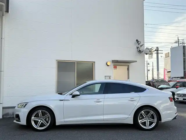 アウディ Ａ５ SB2．0TFSI Q スポーツ 愛知県 2017(平29)年 2万km グレイシアホワイトメタリック /正規ディーラー車//禁煙車//7速Sトロニック//Sラインパッケージ//マトリクスLED//バーチャルコックピット//MMIナビ//フルセグ/BT/CD/DVD/MSV/SD/USB/AUX//バックカメラ//ETC2.0//前後ドライブレコーダー//ハーフレザーシート//パワーシート//ランバーサポート//シートヒーター//電動リアゲート//アウディプレセンス//アクティブレーンアシスト//渋滞アシスト//レーダークルーズコントロール//パーキングエイド//エフィシエンシアシスト//アウディドライブセレクト//Efficiency/Comfort/Dynamic/Individual//ESC//パドルシフト//MTモード付きAT//純正18インチアルミホイール//スピードリミッター//アイドリングストップ//シーケンシャルウィンカー//ハイビームアシスト//リアフォグランプ//デイライムランニングライト//オールウェザーライト//カミング・リービングホームライト//プッシュスタート//スペアスマートキー//革巻きステアリング//ステアリングリモコン//チルト＆テレスコピックステアリング//純正フロアマット//トノカバー//レインセンサー//オートリトラクタブルウィンカーミラー//保証書/取扱説明書//D記録簿H30.R1.5.6