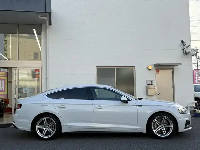 アウディ Ａ５ SB2．0TFSI Q スポーツ 愛知県 2017(平29)年 2万km グレイシアホワイトメタリック /正規ディーラー車//禁煙車//7速Sトロニック//Sラインパッケージ//マトリクスLED//バーチャルコックピット//MMIナビ//フルセグ/BT/CD/DVD/MSV/SD/USB/AUX//バックカメラ//ETC2.0//前後ドライブレコーダー//ハーフレザーシート//パワーシート//ランバーサポート//シートヒーター//電動リアゲート//アウディプレセンス//アクティブレーンアシスト//渋滞アシスト//レーダークルーズコントロール//パーキングエイド//エフィシエンシアシスト//アウディドライブセレクト//Efficiency/Comfort/Dynamic/Individual//ESC//パドルシフト//MTモード付きAT//純正18インチアルミホイール//スピードリミッター//アイドリングストップ//シーケンシャルウィンカー//ハイビームアシスト//リアフォグランプ//デイライムランニングライト//オールウェザーライト//カミング・リービングホームライト//プッシュスタート//スペアスマートキー//革巻きステアリング//ステアリングリモコン//チルト＆テレスコピックステアリング//純正フロアマット//トノカバー//レインセンサー//オートリトラクタブルウィンカーミラー//保証書/取扱説明書//D記録簿H30.R1.5.6