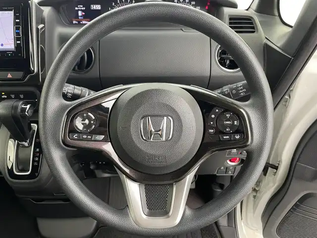 ホンダ Ｎ ＢＯＸ カスタム G L ホンダセンシング 富山県 2019(平31)年 1.8万km プラチナホワイトパール ワンオーナー/純正ナビ(AM/FM/DVD/CD/BT)/フルセグTV/バックカメラ/レーダークルーズコントロール/レーンキープアシスト/衝突軽減ブレーキ/両側パワースライドドア/前方ドライブレコーダー/後方コーナーセンサー/横滑り防止装置/純正AW/社外AW付スタッドレスタイヤ車載/社外フロアマット/オートライト/LEDヘッドライト/サンシェード/取扱説明書/保証書