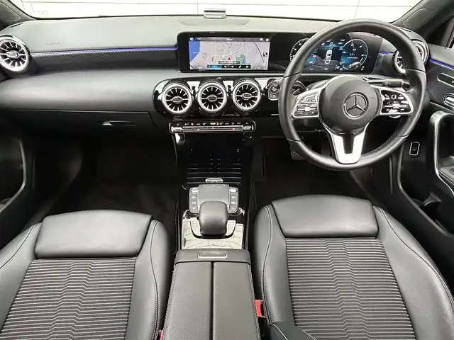 メルセデス・ベンツ Ｍ・ベンツ Ａ２００ｄ セダン 福岡県 2022(令4)年 2.3万km コスモスブラック レザーエクスクルーシブパッケージ/・黒色レザーシート/・シートメモリ付きパワーシート（D/N）/・シートヒーター（D/N）/・電動ランバーサポート（D/N）/純正10インチHDDナビ/　(AM/FM/USB/Bluetooth)/バックカメラ/レーダーセーフティーパッケージ/・道路標識アシスト/・アテンションアシスト/・ブラインドスポットアシスト/・アクティブレーンキープアシスト/・レーンチェンジアシスト/・アクティブブレーキアシスト/・アクティブパーキングアシスト/・アクティブステアリング/LEDリアコンビネーションランプ/オートライト/クルーズコントロール/コーナーセンサー/クリアランスソナー/アイドリングストップ/純正17インチアルミホイール/Yupiteru前後ドライブレコーダー【SN-TW91di】/ロケイターライティング/パドルシフト/アンビエントライト/純正フロアマット/プッシュスタート/電源ソケット×1/盗難防止装置/USB-C端子×2/スペアキー×1/保証書/取扱説明書