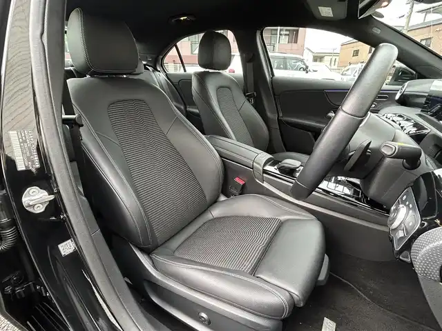 メルセデス・ベンツ Ｍ・ベンツ Ａ２００ｄ セダン 福岡県 2022(令4)年 2.3万km コスモスブラック レザーエクスクルーシブパッケージ/・黒色レザーシート/・シートメモリ付きパワーシート（D/N）/・シートヒーター（D/N）/・電動ランバーサポート（D/N）/純正10インチHDDナビ/　(AM/FM/USB/Bluetooth)/バックカメラ/レーダーセーフティーパッケージ/・道路標識アシスト/・アテンションアシスト/・ブラインドスポットアシスト/・アクティブレーンキープアシスト/・レーンチェンジアシスト/・アクティブブレーキアシスト/・アクティブパーキングアシスト/・アクティブステアリング/LEDリアコンビネーションランプ/オートライト/クルーズコントロール/コーナーセンサー/クリアランスソナー/アイドリングストップ/純正17インチアルミホイール/Yupiteru前後ドライブレコーダー【SN-TW91di】/ロケイターライティング/パドルシフト/アンビエントライト/純正フロアマット/プッシュスタート/電源ソケット×1/盗難防止装置/USB-C端子×2/スペアキー×1/保証書/取扱説明書