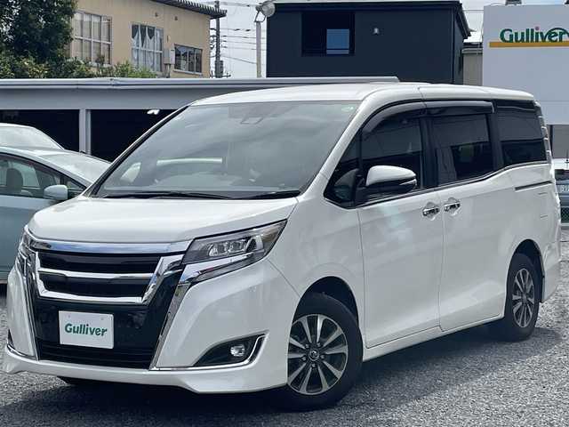 トヨタ エスクァイア Gi 埼玉県 2018(平30)年 5万km ホワイトパールクリスタルシャイン レザーシート/前席シートヒーター/純正ＳＤナビ＆フルセグＴＶ/（ＤＶＤ＆ＣＤ＆ＭＳＶ＆ＢＴ）/バックカメラ/ビルトインＥＴＣ（２．０）/ドライブレコーダー/Ｔｏｙｏｔａ　Ｓａｆｅｔｙ　Ｓｅｎｓｅ　Ｃ/・プリクラッシュセーフティシステム/・レーンディパーチャーアラート/・オートマチックハイビーム/・先行車発進告知機能/クルーズコントロール/ウッドコンビステアリング/ステアリングリモコン/アイドリングストップ/両側パワースライドドア/ＴＲＤフロントグリル/純正１５inアルミホイール/オートライト/ＬＥＤライト/フォグランプ/オート電動格納ミラー/スマートキー/プッシュスタート/Ｗ＆ニーエアバッグ/横滑り防止機能/ＡＢＳ/ドアバイザー/フロアマット/新車保証書/取扱説明書（車両＆ナビ）/スマートスペアキー有