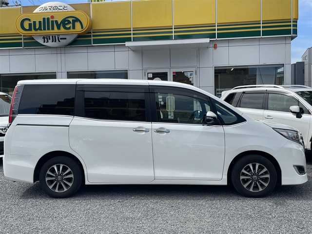 トヨタ エスクァイア Gi 埼玉県 2018(平30)年 5万km ホワイトパールクリスタルシャイン レザーシート/前席シートヒーター/純正ＳＤナビ＆フルセグＴＶ/（ＤＶＤ＆ＣＤ＆ＭＳＶ＆ＢＴ）/バックカメラ/ビルトインＥＴＣ（２．０）/ドライブレコーダー/Ｔｏｙｏｔａ　Ｓａｆｅｔｙ　Ｓｅｎｓｅ　Ｃ/・プリクラッシュセーフティシステム/・レーンディパーチャーアラート/・オートマチックハイビーム/・先行車発進告知機能/クルーズコントロール/ウッドコンビステアリング/ステアリングリモコン/アイドリングストップ/両側パワースライドドア/ＴＲＤフロントグリル/純正１５inアルミホイール/オートライト/ＬＥＤライト/フォグランプ/オート電動格納ミラー/スマートキー/プッシュスタート/Ｗ＆ニーエアバッグ/横滑り防止機能/ＡＢＳ/ドアバイザー/フロアマット/新車保証書/取扱説明書（車両＆ナビ）/スマートスペアキー有
