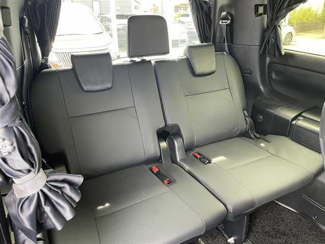 トヨタ エスクァイア Gi 埼玉県 2018(平30)年 5万km ホワイトパールクリスタルシャイン レザーシート/前席シートヒーター/純正ＳＤナビ＆フルセグＴＶ/（ＤＶＤ＆ＣＤ＆ＭＳＶ＆ＢＴ）/バックカメラ/ビルトインＥＴＣ（２．０）/ドライブレコーダー/Ｔｏｙｏｔａ　Ｓａｆｅｔｙ　Ｓｅｎｓｅ　Ｃ/・プリクラッシュセーフティシステム/・レーンディパーチャーアラート/・オートマチックハイビーム/・先行車発進告知機能/クルーズコントロール/ウッドコンビステアリング/ステアリングリモコン/アイドリングストップ/両側パワースライドドア/ＴＲＤフロントグリル/純正１５inアルミホイール/オートライト/ＬＥＤライト/フォグランプ/オート電動格納ミラー/スマートキー/プッシュスタート/Ｗ＆ニーエアバッグ/横滑り防止機能/ＡＢＳ/ドアバイザー/フロアマット/新車保証書/取扱説明書（車両＆ナビ）/スマートスペアキー有