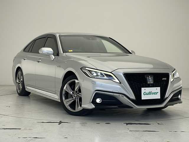 トヨタ クラウン ハイブリッド RS アドバンス 沖縄県 2019(平31)年 6.8万km シルバーM 純正メーカーオプションナビ/　（Bluetooth/フルセグTV/CD/DVD/AM/FM）/パノラミックビューモニター/ETC2.0/ドライブレコーダー/トヨタセーフティセンス/・衝突被害軽減ブレーキ (プリクラッシュセーフティ)																									/・ハンドル操作サポート (レーントレーシングアシスト)																									/・追従ドライブ支援機能 (レーダークルーズコントロール)																									/・車線はみ出しアラート (レーンディパーチャーアラート)																									/・自動ハイビーム (オートマチックハイビーム)																									/パドルシフト/ステアリングスイッチ/インテリジェントルームミラー/レザーシート/シートエアコン/シートヒーター/シートメモリ付パワーシート/ブラインドスポットモニター/ヘッドアップディスプレイ/クリアランスソナー/純正フロアマット/純正18インチアルミホイール