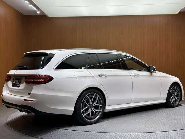メルセデス・ベンツ Ｍ・ベンツ Ｅ２２０ｄ ステーションワゴン スポーツ 千葉県 2022(令4)年 0.8万km ダイヤモンドホワイト サンルーフ　/エクスクルーシブＰＫＧ　/黒革シート/Ｂｕｒｍｅｓｔｅｒ　/３６０°カメラ　/ＨＵＤ　/パワーシート　/シートヒーター　/電動リアゲート　/レーダーセーフティＰＫＧ　/ディスタンスパイロット　/レーンアシスト