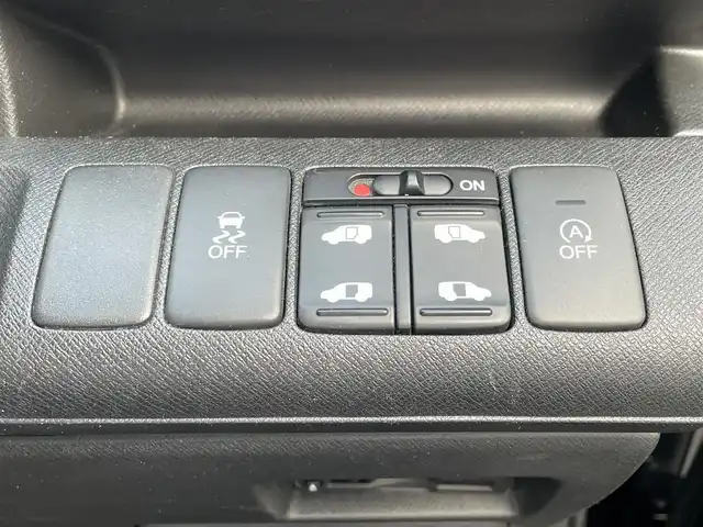 ホンダ ステップワゴン スパーダ Z クールスピリット 埼玉県 2014(平26)年 10.5万km プレミアムスパークルブラックパール (株)IDOMが運営する【じしゃロン川越店】の自社ローン専用車両になります。こちらは現金またはオートローンご利用時の価格です。自社ローンご希望の方は別途その旨お申付け下さい/純正メモリーナビ　VXM-135VFNi/フルセグ/CD/DVD/AM/FM/ミュージックサーバー/SD/バックカメラ/両側パワースライドドア/ビルトインETC/スマートキー（スペア×１）/ハーフレザーシート/純正１７インチアルミホイール/クルーズコントロール/アイドリングストップ/純正ドアバイザー/純正フロアマット/HIDオートライト/フォグ/パドルシフト/車両取扱説明書/保証書