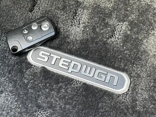 ホンダ ステップワゴン スパーダ Z クールスピリット 埼玉県 2014(平26)年 10.5万km プレミアムスパークルブラックパール (株)IDOMが運営する【じしゃロン川越店】の自社ローン専用車両になります。こちらは現金またはオートローンご利用時の価格です。自社ローンご希望の方は別途その旨お申付け下さい/純正メモリーナビ　VXM-135VFNi/フルセグ/CD/DVD/AM/FM/ミュージックサーバー/SD/バックカメラ/両側パワースライドドア/ビルトインETC/スマートキー（スペア×１）/ハーフレザーシート/純正１７インチアルミホイール/クルーズコントロール/アイドリングストップ/純正ドアバイザー/純正フロアマット/HIDオートライト/フォグ/パドルシフト/車両取扱説明書/保証書