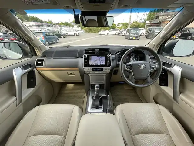 トヨタ ランドクルーザー プラド TX Lパッケージ 愛媛県 2018(平30)年 7.7万km ホワイトパールクリスタルシャイン 純正ナビ/AM/FM/CD/DVD/BT/フルセグTV/全周囲カメラ/サンルーフ/現状RAＹsアルミホイール/積込純正AW付スタッドレスタイヤ/BF Goodrich All-Terrain T/A/トヨタセーフティセンス/電動格納サードシート/D/N席パワーシート/D/N席シートヒーター/D/N席シートエアコン/ブラックルーフレール/ヘッドライトウォッシャー/フロントワイパーデアイサー/ブラインドスポットモニター/純正ドアバイザー/排気ガス浄化スイッチ/ステアリングスイッチ/電格ミラー/ベージュレザー