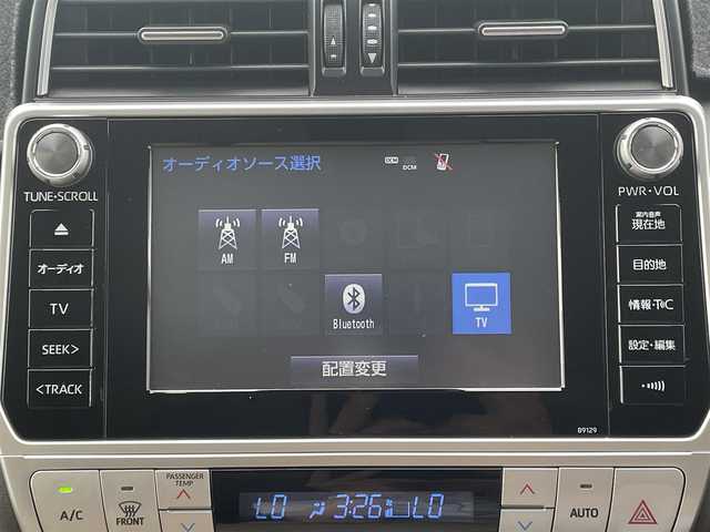 トヨタ ランドクルーザー プラド TX Lパッケージ 愛媛県 2018(平30)年 7.7万km ホワイトパールクリスタルシャイン 純正ナビ/AM/FM/CD/DVD/BT/フルセグTV/全周囲カメラ/サンルーフ/現状RAＹsアルミホイール/積込純正AW付スタッドレスタイヤ/BF Goodrich All-Terrain T/A/トヨタセーフティセンス/電動格納サードシート/D/N席パワーシート/D/N席シートヒーター/D/N席シートエアコン/ブラックルーフレール/ヘッドライトウォッシャー/フロントワイパーデアイサー/ブラインドスポットモニター/純正ドアバイザー/排気ガス浄化スイッチ/ステアリングスイッチ/電格ミラー/ベージュレザー