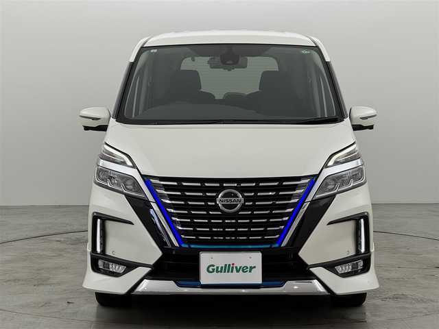 日産 セレナ e－パワー ハイウェイスター V 福岡県 2021(令3)年 5.6万km ブリリアントホワイトパール 純正１１型後席モニター　/純正１０型ナビ　/全方位カメラ　/ビルトインＥＴＣ２．０　/ナビ連動前方ドラレコ　/インテリジェントルームミラー　/プロパイロット　/コーナーセンサー　/エマージェンシーブレーキ　/レーンキープ　/ブラインドスポットモニター　/両側電動スライドドア　/ＬＥＤヘッドライト