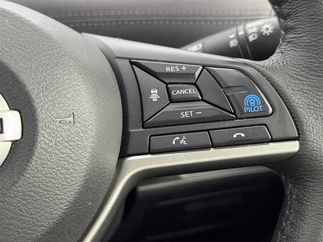 日産 セレナ e－パワー ハイウェイスター V 福岡県 2021(令3)年 5.6万km ブリリアントホワイトパール 純正１１型後席モニター　/純正１０型ナビ　/全方位カメラ　/ビルトインＥＴＣ２．０　/ナビ連動前方ドラレコ　/インテリジェントルームミラー　/プロパイロット　/コーナーセンサー　/エマージェンシーブレーキ　/レーンキープ　/ブラインドスポットモニター　/両側電動スライドドア　/ＬＥＤヘッドライト
