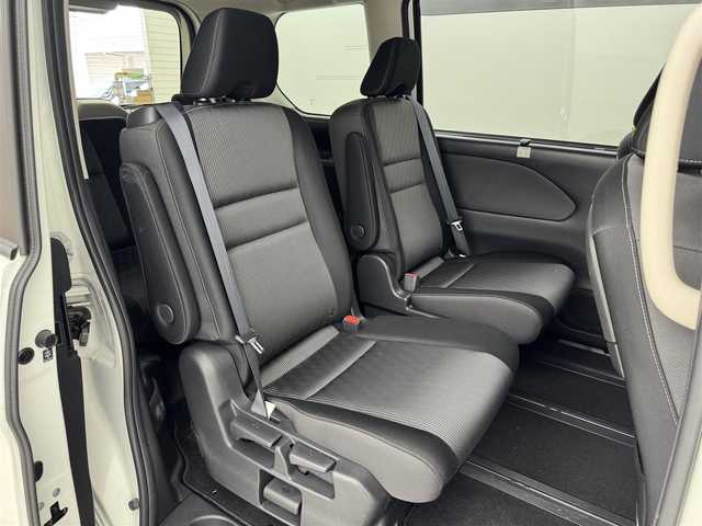 日産 セレナ e－パワー ハイウェイスター V 福岡県 2021(令3)年 5.6万km ブリリアントホワイトパール 純正１１型後席モニター　/純正１０型ナビ　/全方位カメラ　/ビルトインＥＴＣ２．０　/ナビ連動前方ドラレコ　/インテリジェントルームミラー　/プロパイロット　/コーナーセンサー　/エマージェンシーブレーキ　/レーンキープ　/ブラインドスポットモニター　/両側電動スライドドア　/ＬＥＤヘッドライト