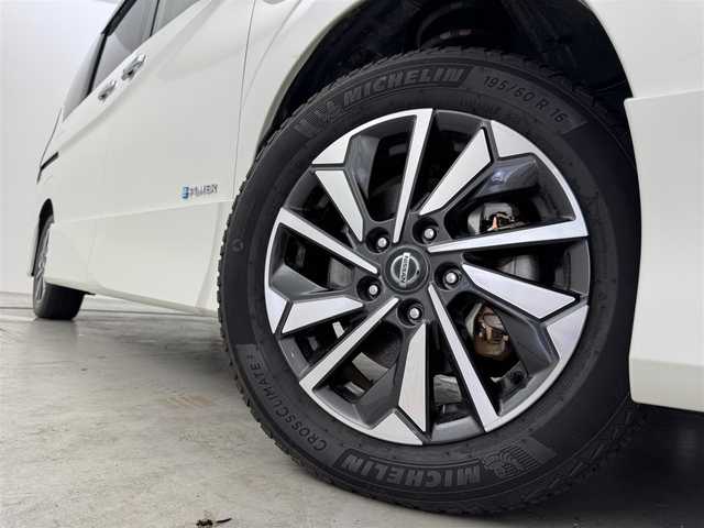 日産 セレナ e－パワー ハイウェイスター V 福岡県 2021(令3)年 5.6万km ブリリアントホワイトパール 純正１１型後席モニター　/純正１０型ナビ　/全方位カメラ　/ビルトインＥＴＣ２．０　/ナビ連動前方ドラレコ　/インテリジェントルームミラー　/プロパイロット　/コーナーセンサー　/エマージェンシーブレーキ　/レーンキープ　/ブラインドスポットモニター　/両側電動スライドドア　/ＬＥＤヘッドライト