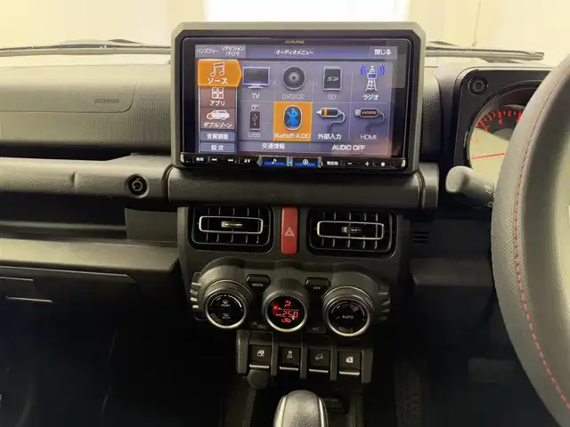 スズキ ジムニー XC 宮城県 2022(令4)年 3.1万km シフォンアイボリーメタリックブラック2トーンルーフ アルパイン９インチナビ（X9XNL)/（FM/AM/CD/DVD/SD/BT/HDMI）/ENKEI16インチAW/Apple Car Play/Android Auto/前後ドライブレコーダー（FC-DR222W）/バックカメラ/クルーズコントロール/D/N席シートヒーター/ETC/ダウンヒルアシストコントロール/オートライト/LEDヘッドライト/ACC/ワンオーナー/純正AW付スタッドレス積込/（175/80/R16 6mm)/純正グリル積込