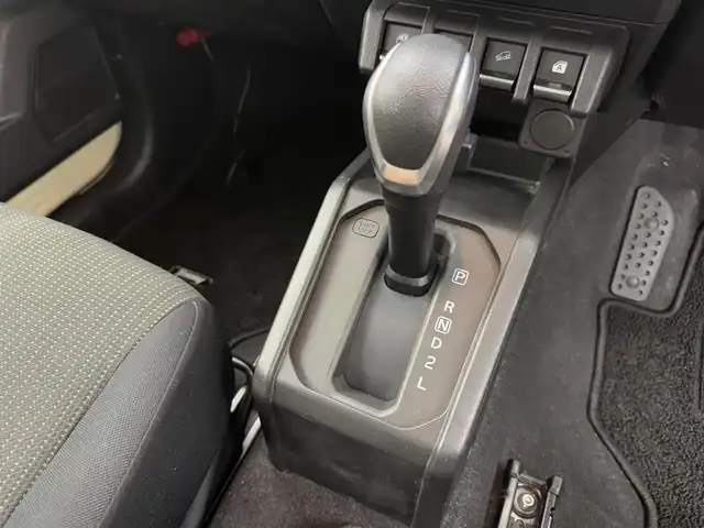 スズキ ジムニー XC 宮城県 2022(令4)年 3.1万km シフォンアイボリーメタリックブラック2トーンルーフ アルパイン９インチナビ（X9XNL)/（FM/AM/CD/DVD/SD/BT/HDMI）/ENKEI16インチAW/Apple Car Play/Android Auto/前後ドライブレコーダー（FC-DR222W）/バックカメラ/クルーズコントロール/D/N席シートヒーター/ETC/ダウンヒルアシストコントロール/オートライト/LEDヘッドライト/ACC/ワンオーナー/純正AW付スタッドレス積込/（175/80/R16 6mm)/純正グリル積込