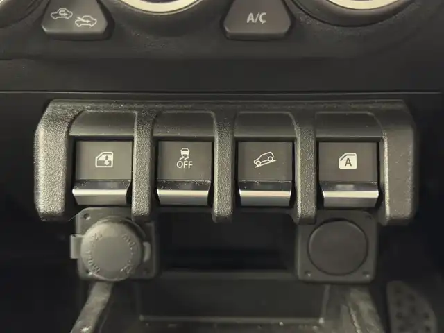 スズキ ジムニー XC 宮城県 2022(令4)年 3.1万km シフォンアイボリーメタリックブラック2トーンルーフ アルパイン９インチナビ（X9XNL)/（FM/AM/CD/DVD/SD/BT/HDMI）/ENKEI16インチAW/Apple Car Play/Android Auto/前後ドライブレコーダー（FC-DR222W）/バックカメラ/クルーズコントロール/D/N席シートヒーター/ETC/ダウンヒルアシストコントロール/オートライト/LEDヘッドライト/ACC/ワンオーナー/純正AW付スタッドレス積込/（175/80/R16 6mm)/純正グリル積込