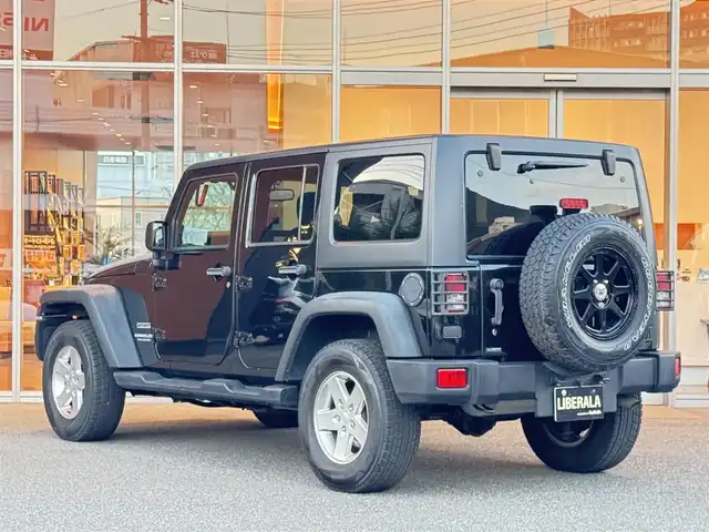 クライスラー・ジープ ジープ ラングラー アンリミテッド スポーツ 福岡県 2015(平27)年 6.5万km 黒 Ｃａｒｒｏｚｚｅｒｉａナビ（ＡＶＩＣ－ＲＺ０９）／ＴＶ　/クルーズコントロール　/ＬＥＤヘッドライト　/Ｂ／Ｓカメラ　/Ｂｌｕｅｔｏｏｔｈ　/ＣＤ／ＤＶＤ　/ドライブレコーダー　/純正１７インチＡＷ