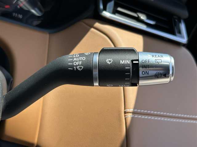 ランドローバー レンジローバーヴェラール オーリックエディション 福島県 2022(令4)年 3.5万km 黒 ワンオーナー/サンルーフ/純正ナビ（BT/AppleCarPlay/Android Auto)/MERIDIANプレミアムサウンド/前席マッサージ機能/デジタルインナーミラー/ヘッドアップディスプレイ/前席メモリーシート/茶皮シート/前席メモリーシート/シートヒーター/エアーシート/全方位モニター（バック・サイド・フロント）/ドライブレコーダー（前後）/LEDヘッドライト/レーダークルーズコントロール/ブラインドスポットモニター/ステアリングヒーター/エマージェンシーブレーキ/純正20inAW/スマートキー/スペアキー１/メーカー保証書/取扱説明書