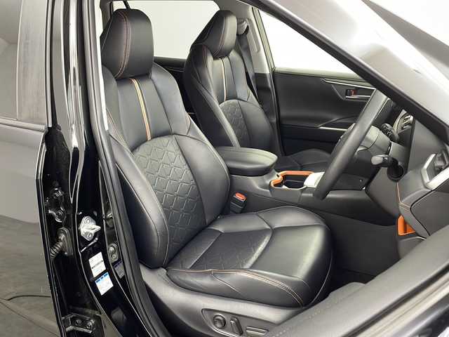 トヨタ ＲＡＶ４ アドベンチャー 兵庫県 2019(令1)年 5.6万km アティチュードブラックマイカ ・社外ナビ/CD/DVD/USB/BT/TV/・バックカメラ/・ビルトインETC/・合皮シート/・パワーシート/・トヨタセーフティセンス/・プリクラッシュセーフティ/・レーンディパーチャーアラート/・レーダークルーズコントロール/・オートマチックハイビーム/・クリアランスソナー/・スマートキー/・ダウンヒルアシスト/・LEDオートライト/・AC100V電源/・ルーフレール