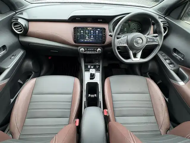 日産 キックス X スタイルエディション 徳島県 2024(令6)年 0.4万km ブリリアントホワイトパール/ピュアブラック 2トーン ワンオーナー/純正9インチナビ　MM323D-L/(フルセグ/SD/AM/FM/BT/USB/DVD/CD)/ドライブレコーダー/バックカメラ/全方位カメラ/前後コーナーセンサー/ETC/純正フロアマット/ステアリングヒーター/LEDヘッドライト/シートヒーター/オートライト/日産プロパイロット/ドアバイザー/フォグライト/スペアキー/スマートキー/プッシュスタート/取扱説明書/新車時保証書