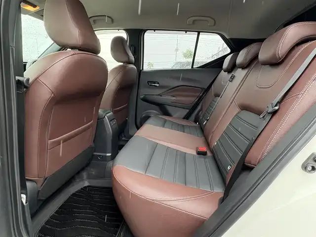 日産 キックス X スタイルエディション 徳島県 2024(令6)年 0.4万km ブリリアントホワイトパール/ピュアブラック 2トーン ワンオーナー/純正9インチナビ　MM323D-L/(フルセグ/SD/AM/FM/BT/USB/DVD/CD)/ドライブレコーダー/バックカメラ/全方位カメラ/前後コーナーセンサー/ETC/純正フロアマット/ステアリングヒーター/LEDヘッドライト/シートヒーター/オートライト/日産プロパイロット/ドアバイザー/フォグライト/スペアキー/スマートキー/プッシュスタート/取扱説明書/新車時保証書