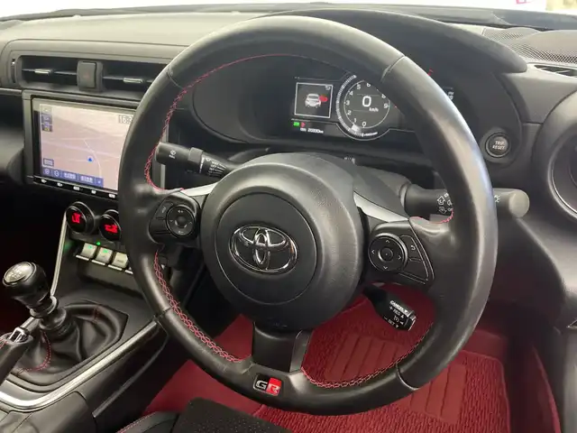 トヨタ ＧＲ８６ RZ 愛知県 2023(令5)年 2.1万km クリスタルホワイトパール 6速マニュアル/純正ナビ（NSZT-Y68T）/・CD/DVD/・Bluetooth/・フルセグ/バックカメラ/社外ドライブレコーダー/ETC/アイサイトコアテクノロジー/・プリクラッシュブレーキ/・クルーズコントロール/・車線逸脱警報/・ふらつき警報/・先行車発信お知らせ/ヒルアシストコントロール/ステアリング連動ヘッドライト/横滑り防止/シートヒーター/純正フロアマット/プッシュスタート
