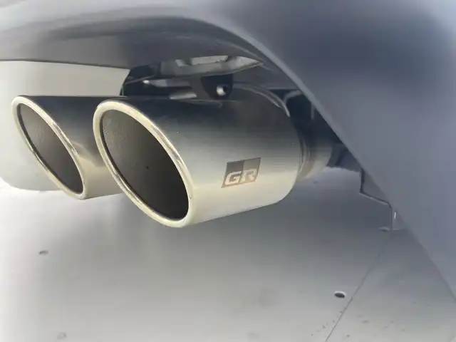 トヨタ ＧＲ８６ RZ 愛知県 2023(令5)年 2.1万km クリスタルホワイトパール 6速マニュアル/純正ナビ（NSZT-Y68T）/・CD/DVD/・Bluetooth/・フルセグ/バックカメラ/社外ドライブレコーダー/ETC/アイサイトコアテクノロジー/・プリクラッシュブレーキ/・クルーズコントロール/・車線逸脱警報/・ふらつき警報/・先行車発信お知らせ/ヒルアシストコントロール/ステアリング連動ヘッドライト/横滑り防止/シートヒーター/純正フロアマット/プッシュスタート