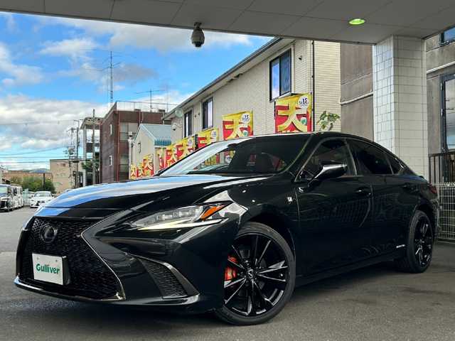 レクサス ＥＳ 300h Fスポーツ 京都府 2021(令3)年 5.5万km グラファイトブラックガラスフレーク 12.3インチディスプレイオーディオ/フルセグTV/Bluetooth/CD/DVD/USB/SD/AUX/パノラマミックビューモニター/サンルーフ/マークレビンソンサウンド/レーダークルーズコントロール/デジタルインナーミラー/BSM/3眼LEDヘッドライト/本革シート/シートヒーター/エアーシート/メモリーパワーシート/ステアリングヒーター/パワーリアサンシェード/パドルシフト/ビルトインETC2.0/前方ドライブレコーダー/ウィンカーミラー/アイドリングストップ/プッシュスタート/純正フロアマット/禁煙車