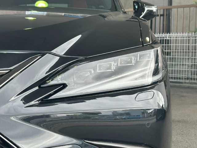 レクサス ＥＳ 300h Fスポーツ 京都府 2021(令3)年 5.5万km グラファイトブラックガラスフレーク 12.3インチディスプレイオーディオ/フルセグTV/Bluetooth/CD/DVD/USB/SD/AUX/パノラマミックビューモニター/サンルーフ/マークレビンソンサウンド/レーダークルーズコントロール/デジタルインナーミラー/BSM/3眼LEDヘッドライト/本革シート/シートヒーター/エアーシート/メモリーパワーシート/ステアリングヒーター/パワーリアサンシェード/パドルシフト/ビルトインETC2.0/前方ドライブレコーダー/ウィンカーミラー/アイドリングストップ/プッシュスタート/純正フロアマット/禁煙車