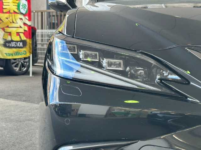 レクサス ＥＳ 300h Fスポーツ 京都府 2021(令3)年 5.5万km グラファイトブラックガラスフレーク 12.3インチディスプレイオーディオ/フルセグTV/Bluetooth/CD/DVD/USB/SD/AUX/パノラマミックビューモニター/サンルーフ/マークレビンソンサウンド/レーダークルーズコントロール/デジタルインナーミラー/BSM/3眼LEDヘッドライト/本革シート/シートヒーター/エアーシート/メモリーパワーシート/ステアリングヒーター/パワーリアサンシェード/パドルシフト/ビルトインETC2.0/前方ドライブレコーダー/ウィンカーミラー/アイドリングストップ/プッシュスタート/純正フロアマット/禁煙車