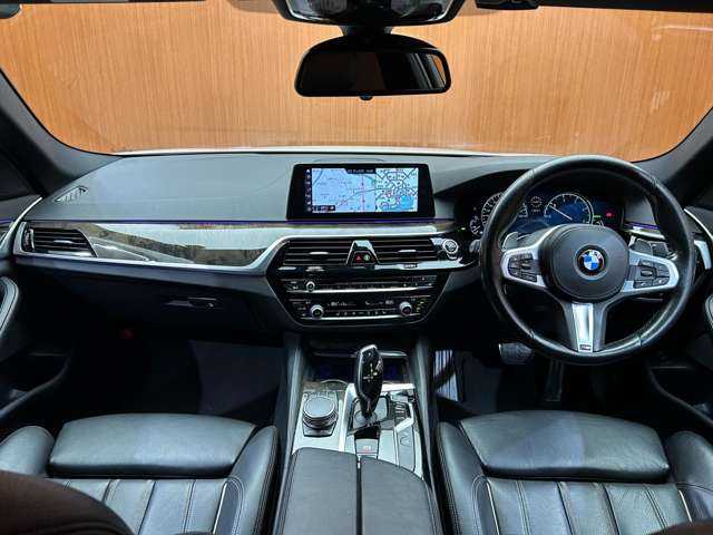 ＢＭＷ ５２３ｄ Mスポーツ 千葉県 2017(平29)年 6.7万km アルピンホワイトⅢ サンルーフ　/３６０°カメラ　/ＡＣＣ　/黒革シート　/シートヒーター　/パワーシート　/パワートランク　/アンビエントライト　/ＨＵＤ　/コンフォートアクセス　/ＬＥＤヘッドライト　/ＥＴＣ