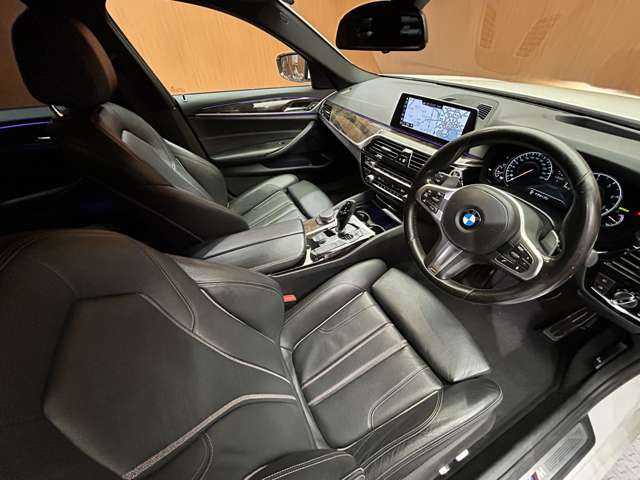 ＢＭＷ ５２３ｄ Mスポーツ 千葉県 2017(平29)年 6.7万km アルピンホワイトⅢ サンルーフ　/３６０°カメラ　/ＡＣＣ　/黒革シート　/シートヒーター　/パワーシート　/パワートランク　/アンビエントライト　/ＨＵＤ　/コンフォートアクセス　/ＬＥＤヘッドライト　/ＥＴＣ