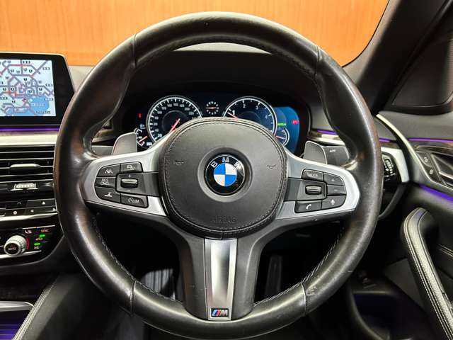 ＢＭＷ ５２３ｄ Mスポーツ 千葉県 2017(平29)年 6.7万km アルピンホワイトⅢ サンルーフ　/３６０°カメラ　/ＡＣＣ　/黒革シート　/シートヒーター　/パワーシート　/パワートランク　/アンビエントライト　/ＨＵＤ　/コンフォートアクセス　/ＬＥＤヘッドライト　/ＥＴＣ