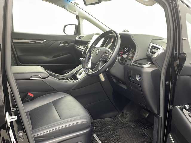 トヨタ アルファード S Cパッケージ 兵庫県 2019(令1)年 5.8万km ブラック ・Toyota Safety Sense/・プリクラッシュセーフティ/・レーントレーシングアシスト/・レーダークルーズコントロール（全車速追従機能付）/・ロードサインアシスト/・アダプティブハイビームシステム［AHS］/・ブラインドスポットモニター/・３眼LEDヘッドライト/・デジタルインナーミラー/・純正１０インチナビ/CD/DVD/SD/TV/BT/・純正リアフリップダウンモニター/・純正ドライブレコーダー/・ビルトインETC/・バックカメラ/・両側パワースライドドア/・パワーバックドア/・合成皮革シート/・シートヒーター/・エアシート/・前席パワーシート/・スマートキー/・ステアリングヒーター/・スマートキー