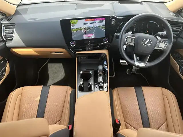 レクサス ＮＸ 350h Fスポーツ 岡山県 2024(令6)年 1.8万km ホワイトノーヴァガラスフレーク 登録時走行距離17769km/パノラマルーフ/純正14インチナビ/フルセグTV(AM.FM.TV.BT)/パノラミックビューモニター/ビルトインETC2.0/レクサスセーフティセンス/ブラインドスポットモニター/ドライブレコーダー/D/N席シートヒーター/D/N席ベンチレーション/D/N席パワーシート/ヘーゼル本革シート/クリアランスソナー/衝突軽減ブレーキ/レーダークルーズコントロール/レーンキープアシスト/パーキングアシスト/オートライト/オートマチックハイビーム/アイドリングストップ/電動リアゲート/20インチ純正AW/社外フロアマット