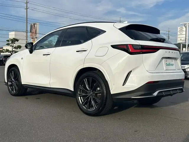 レクサス ＮＸ 350h Fスポーツ 岡山県 2024(令6)年 1.8万km ホワイトノーヴァガラスフレーク 登録時走行距離17769km/パノラマルーフ/純正14インチナビ/フルセグTV(AM.FM.TV.BT)/パノラミックビューモニター/ビルトインETC2.0/レクサスセーフティセンス/ブラインドスポットモニター/ドライブレコーダー/D/N席シートヒーター/D/N席ベンチレーション/D/N席パワーシート/ヘーゼル本革シート/クリアランスソナー/衝突軽減ブレーキ/レーダークルーズコントロール/レーンキープアシスト/パーキングアシスト/オートライト/オートマチックハイビーム/アイドリングストップ/電動リアゲート/20インチ純正AW/社外フロアマット