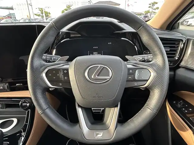 レクサス ＮＸ 350h Fスポーツ 岡山県 2024(令6)年 1.8万km ホワイトノーヴァガラスフレーク 登録時走行距離17769km/パノラマルーフ/純正14インチナビ/フルセグTV(AM.FM.TV.BT)/パノラミックビューモニター/ビルトインETC2.0/レクサスセーフティセンス/ブラインドスポットモニター/ドライブレコーダー/D/N席シートヒーター/D/N席ベンチレーション/D/N席パワーシート/ヘーゼル本革シート/クリアランスソナー/衝突軽減ブレーキ/レーダークルーズコントロール/レーンキープアシスト/パーキングアシスト/オートライト/オートマチックハイビーム/アイドリングストップ/電動リアゲート/20インチ純正AW/社外フロアマット