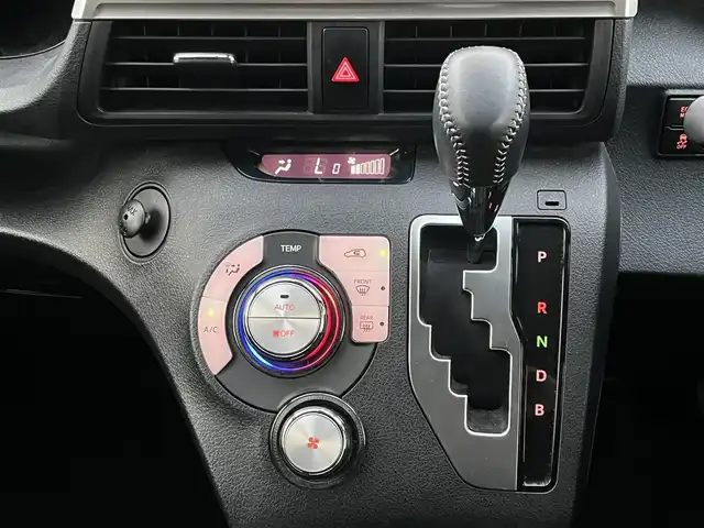 トヨタ シエンタ ハイブリッド G セーフティエディションⅡ 奈良県 2021(令3)年 2.4万km ベージュ 純正ナビ（NSZT-W68T）/（フルセグ／ＢＴ／ＣＤ／ＤＶＤ）/クルーズコントロール/バックカメラ/前後コーナーセンサー/プリクラッシュセーフティ/レーンキープアシスト/両側パワースライドドア/前席シートヒーター/ステアリングヒーター/前方ドライブレコーダー/ＥＴＣ/純正ホイールキャップ/取り扱い説明書/スペアキーX1